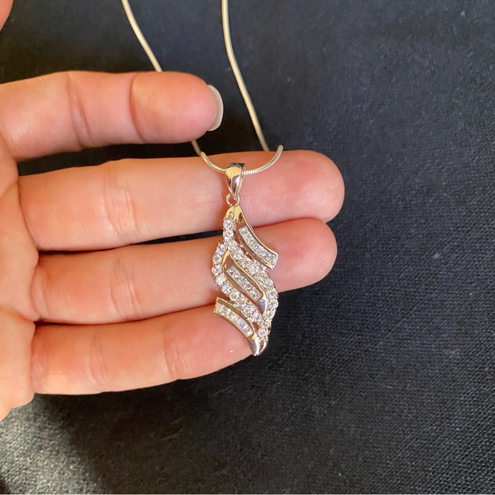 Silver necklace with pendant